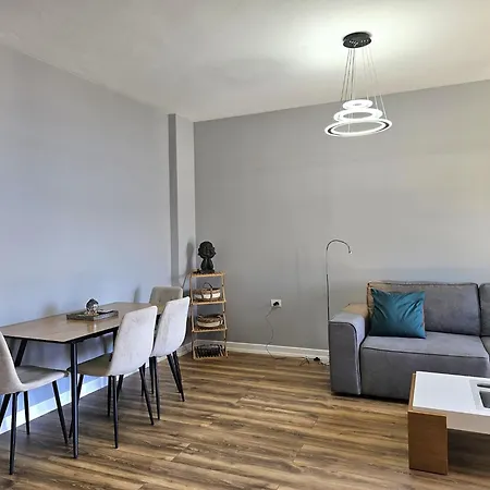Apartment Modern For Three Guests *